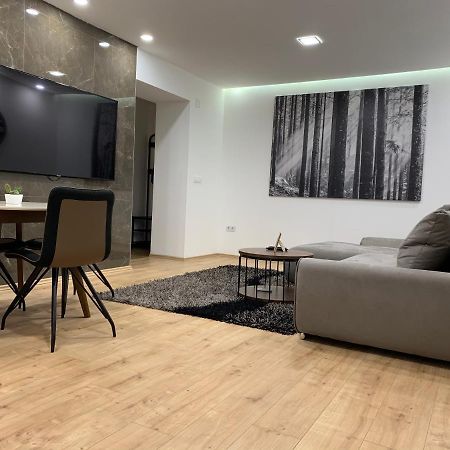 Black Apartment By Alex Rafael ซาเกร็บ ภายนอก รูปภาพ